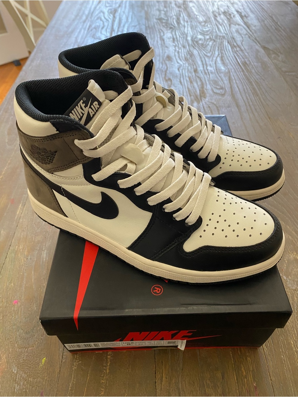 Air Jordan 1 High OG Mocha Size 8.5 VNDS